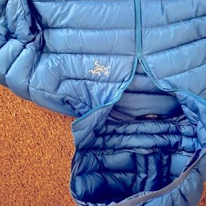 Arc’teryx down jacket. Like new, no damage and freshly dry-cleaned. No damage